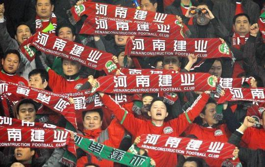 河南建业主场艰难取胜，稳定积分榜位置